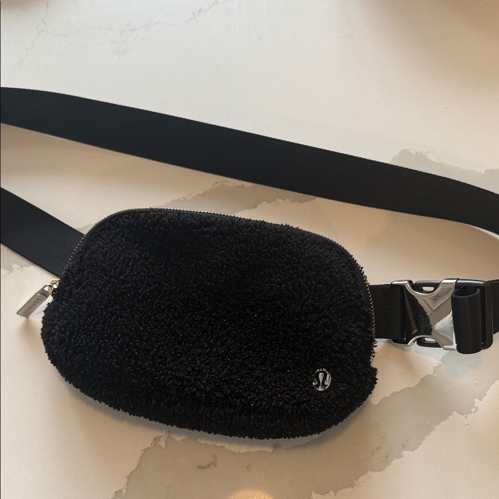 lululemon athletica Black Sherpa Belt Bag